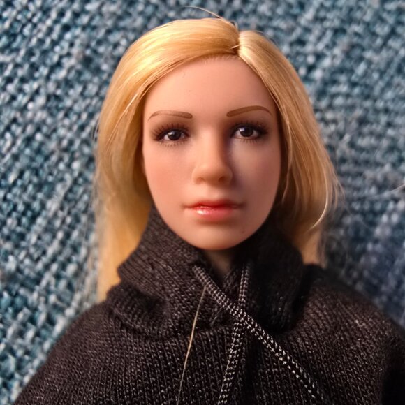 1:12 Blond Female Action Figure Doll - Picture 2 of 13
